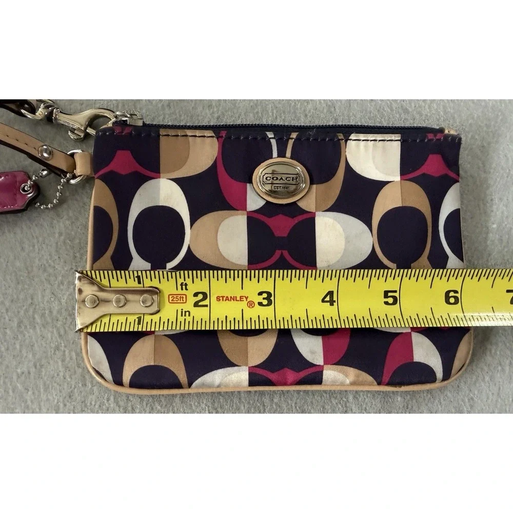 Coach wristlet clean